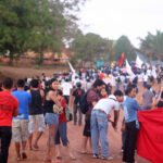 6h14: Estudantes, trabalhadores e atingidos entram em Belo Monte (Foto: Ruy Sposati)