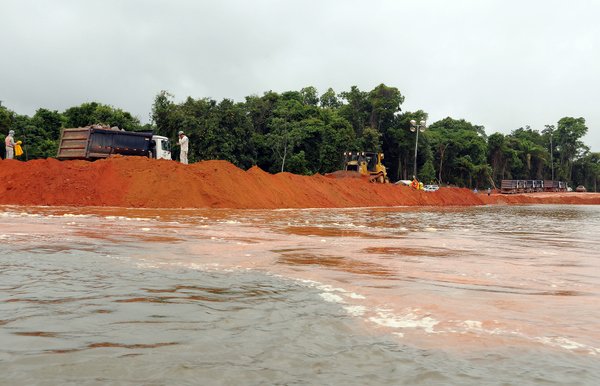 Belo Monte: Foto tirada em janeiro/2012, ainda no inicio das obras das ensecadeiras. Foto: João Zinclar